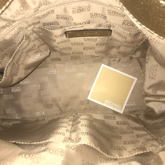 Michael Kors purse - Picture 5 of 10